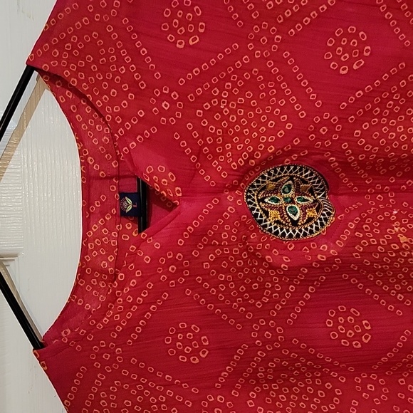 Woman's top - Picture 2 of 7